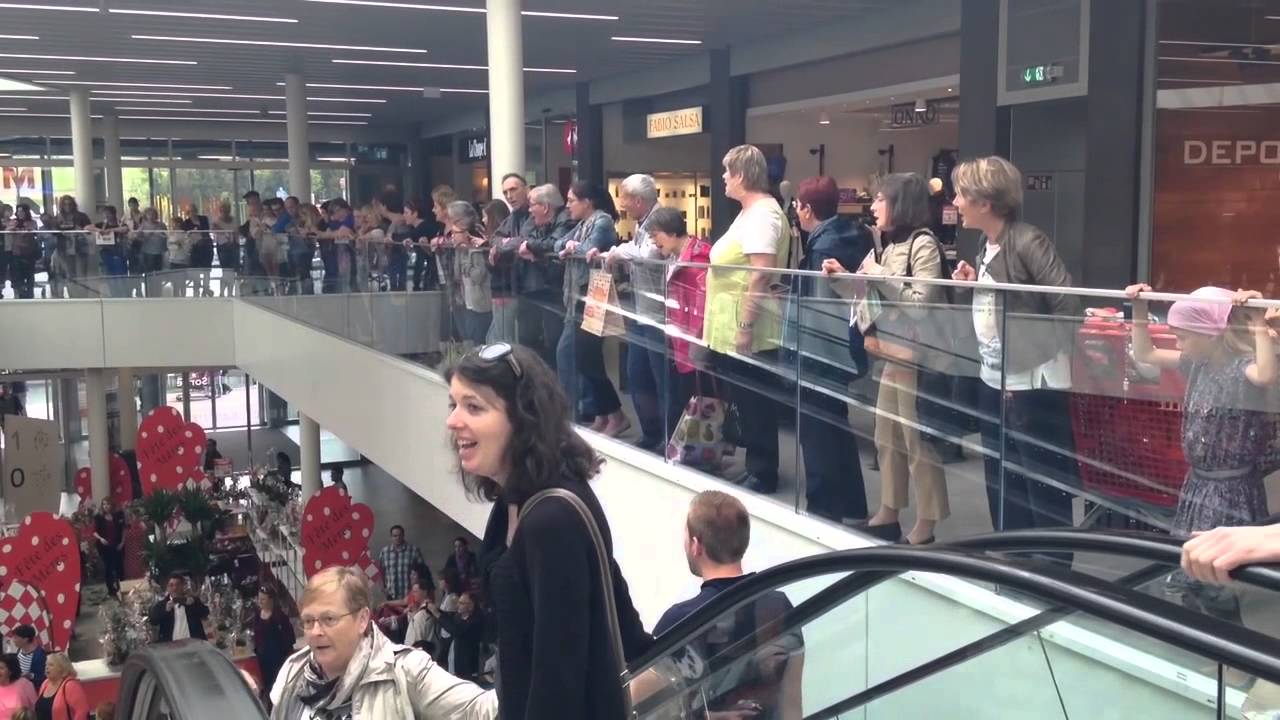 Flash Mob, Les 100 voix de Café Café avec Pierre Huwiler