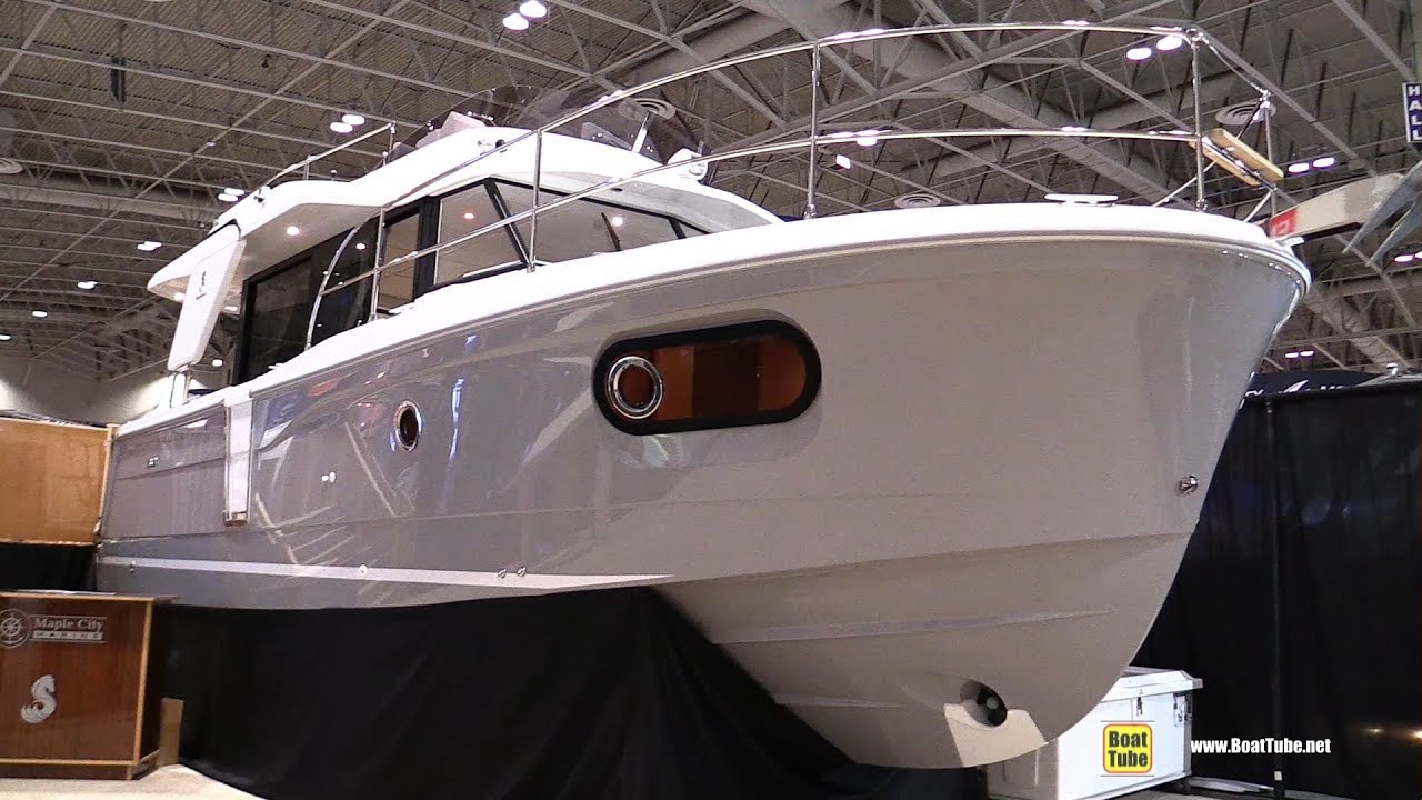 2018 Beneteau Swift Trawler 30 - Walkaround - 2018 Toronto Boat Show
