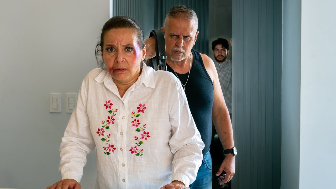 Un extra&ntilde;o sin memoria me ense&ntilde;&oacute; mi verdadero valor mientras mi esposo me destru&iacute;a