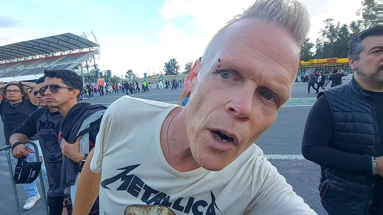 Metalica in Mexico City - Tour of outrageously priced OFFICIAL MERCH! (second night)
