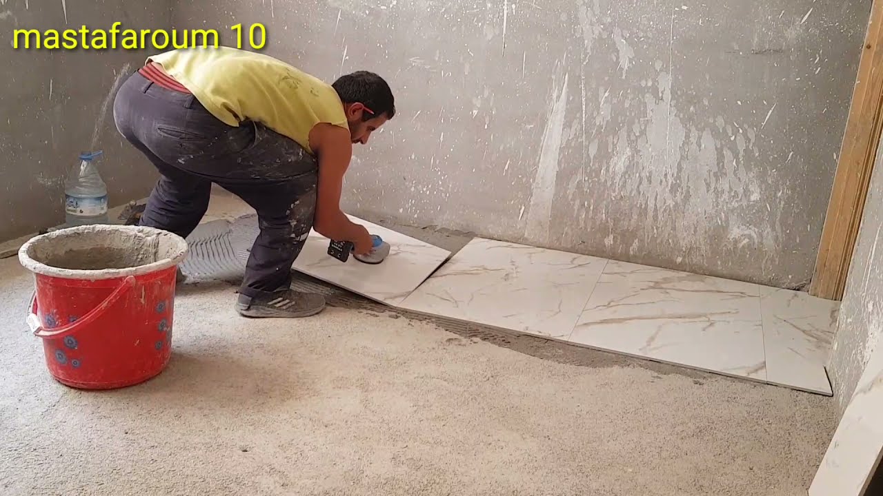 تجربة تركيب ارضيات سيراميك بالاسمنت الاسود بمهارات مذهلة