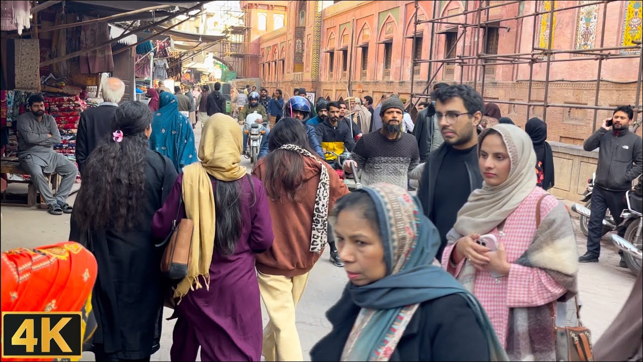 Walking Through Lively Streets of Lahore 🇵🇰 | Pakistan’s Vibrant Bazaars (4K)
