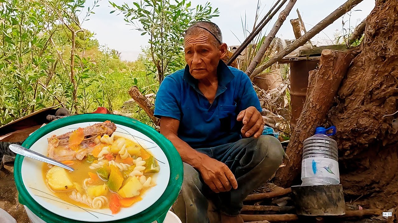 Visitamos al HOMBRE sin VOZ VIVE SOLO en una CASA de CAÑA - Don Felipe.