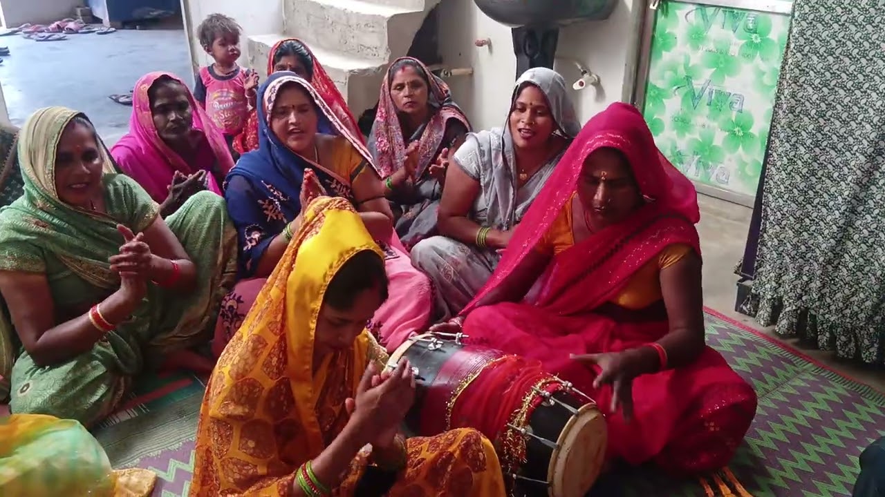 एक बहन दूसरी बहन को समझा रही है देखो क्या समझारही है