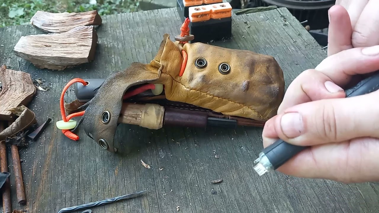 Checking Out a Fully Kitted Out Gary Wines Bushcrafter