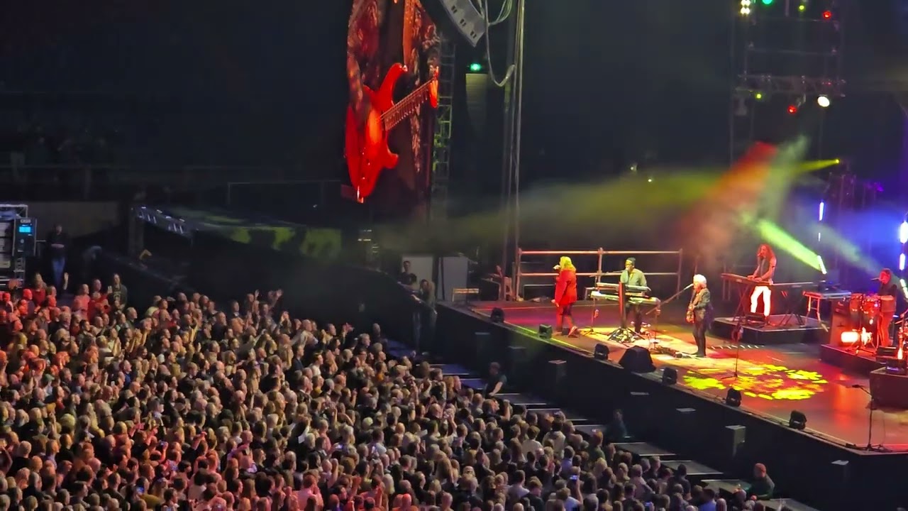 Toto - Africa - live @ Gelredome Arnhem 8-2-2025