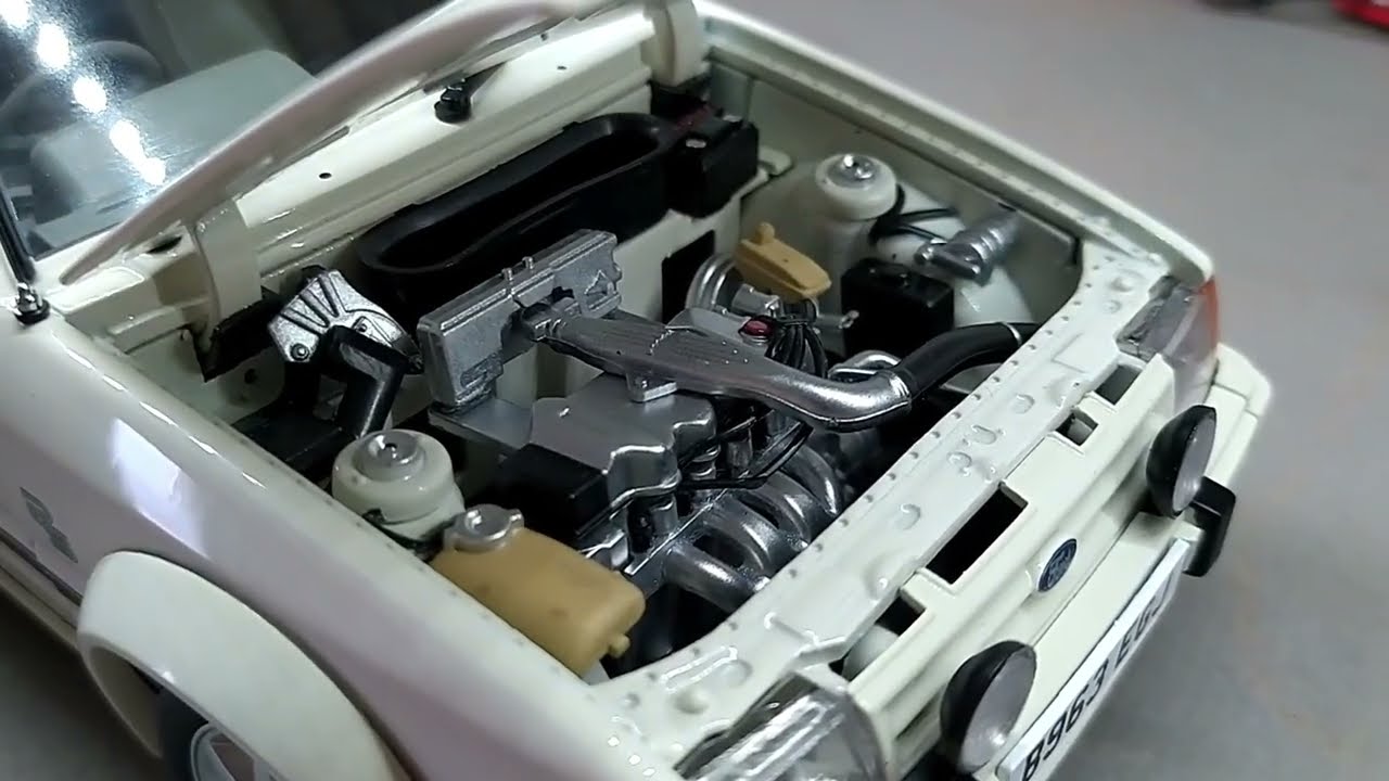 Présentation: FORD ESCORT RS TURBO 1984 Sunstar 1/18