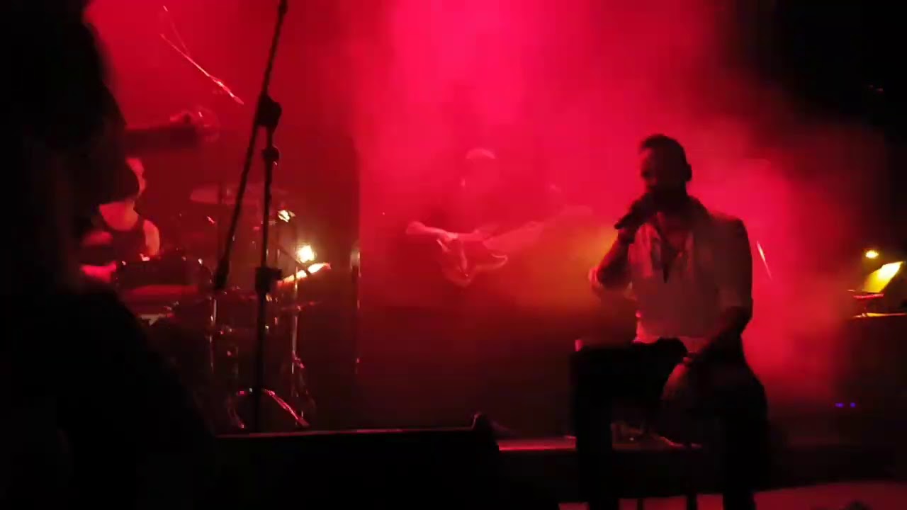 Medley Billie Isak vs Panos Mouzourakis live στον Σταυρό του Νότου