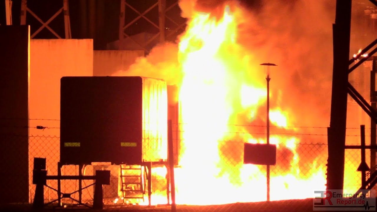 [GROSSBRAND IN UMSPANNWERK] - Großeinsatz in Langenfeld ~ Massive Rauchentwicklung & Flammen -