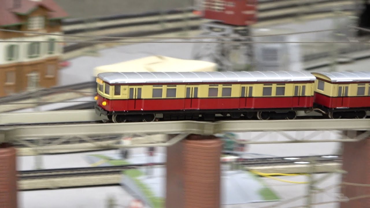 Berliner Stadtbahn (Märklin 3013 - T12 KPEV) vs S-Bahn (PRIMEX 3017 - BVG BR 275)