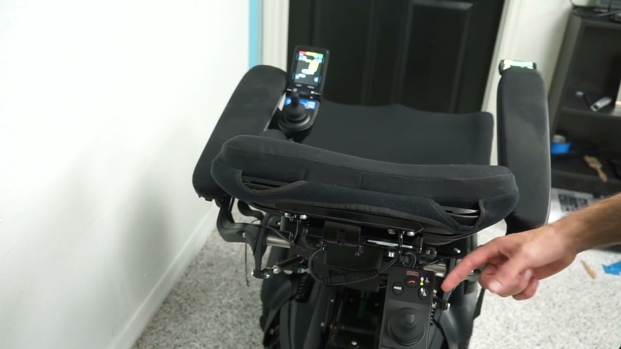 Как управлять пультом управления на электрической коляске @PermobilCorporation &mdash; обзор