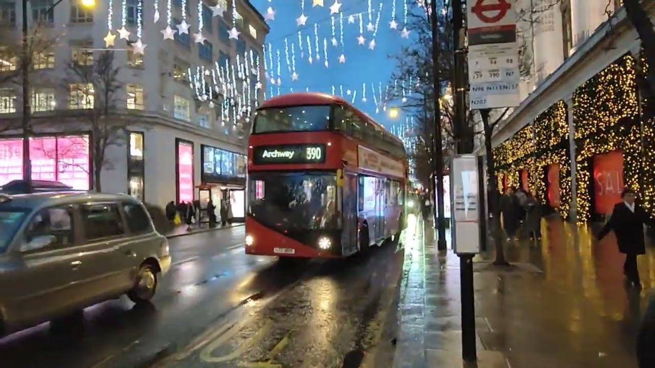 Bond Street: busy crowds / Sales scenes