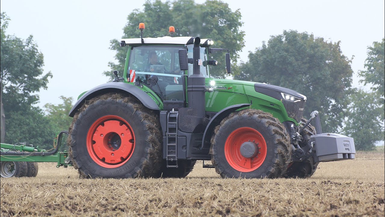 Fendt 1050 Vario with Amazone Cenius cultivator +Take++  III