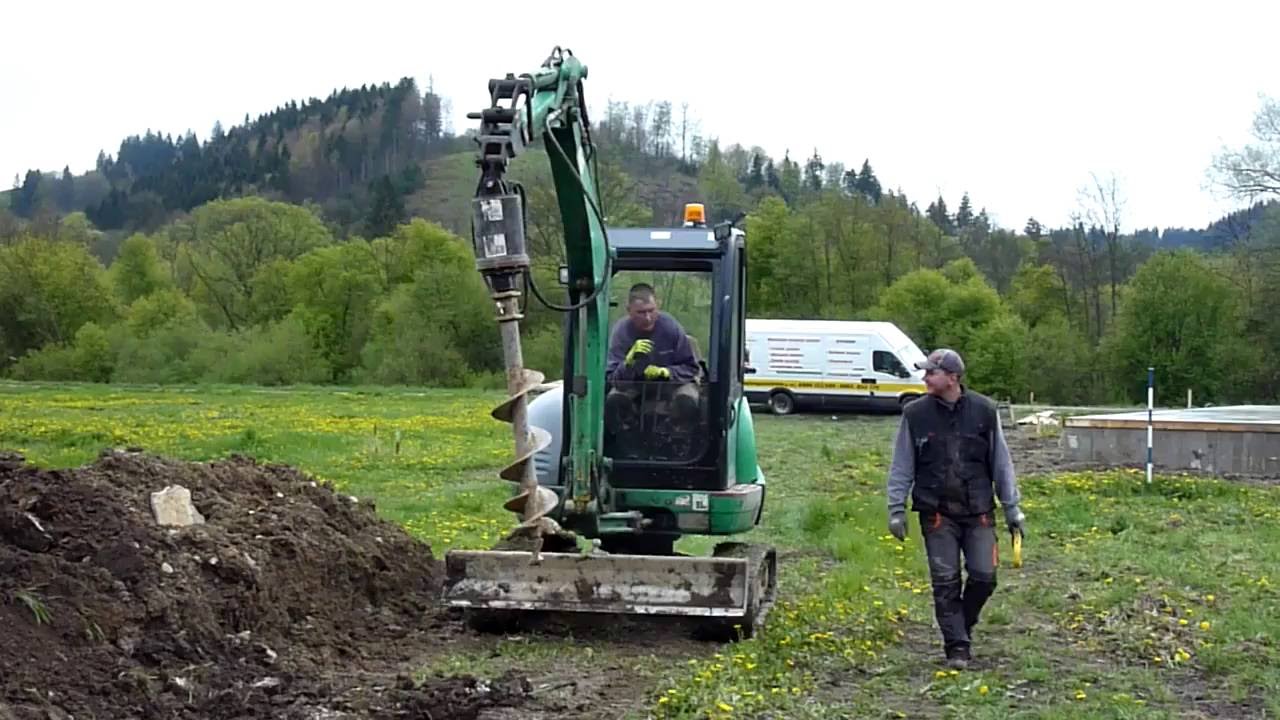 Jarov vrtak na JCB