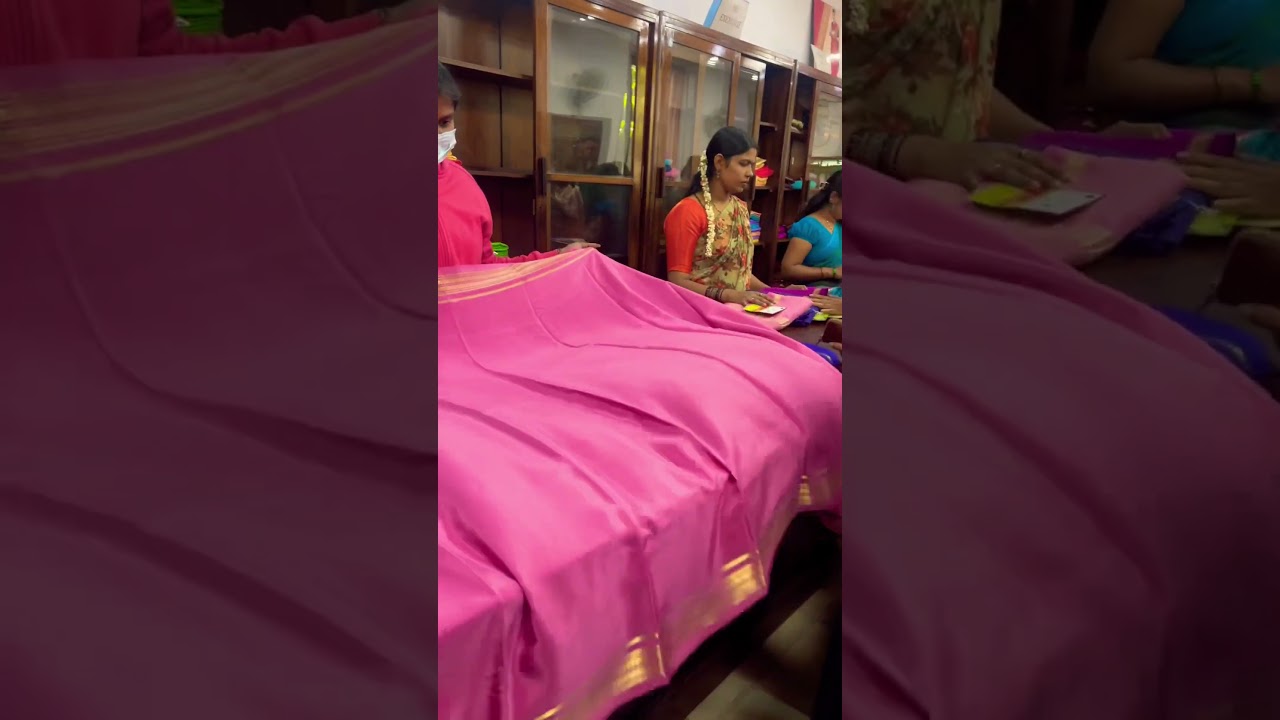 😜😝#mysoresilksarees #government #shop #mysore #shortsyoutube #shopping #mysoresilksarees