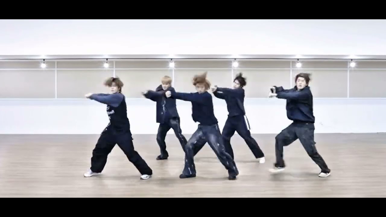 AM8IC - Escher Dance Mirror