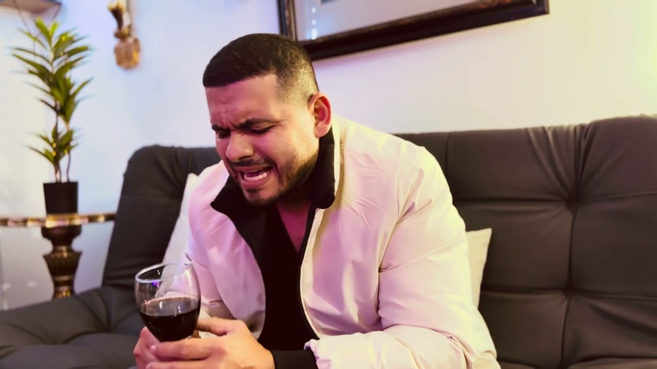 LEJOS DE CASA- Luis Castillo/ Video Oficial #echeleganas #emigrantes 