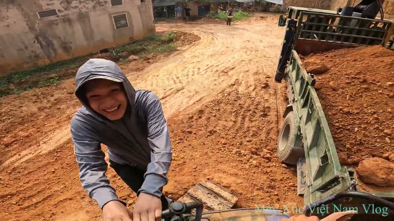 Máy Xúc Việt Nam.Tập 1663. Cùng  E Phú Tập Lái Máy Xúc Đất Xe Ô Tô 2.5t  Xúc Xe Ô Tô Đất Đỏ Sạt Lở