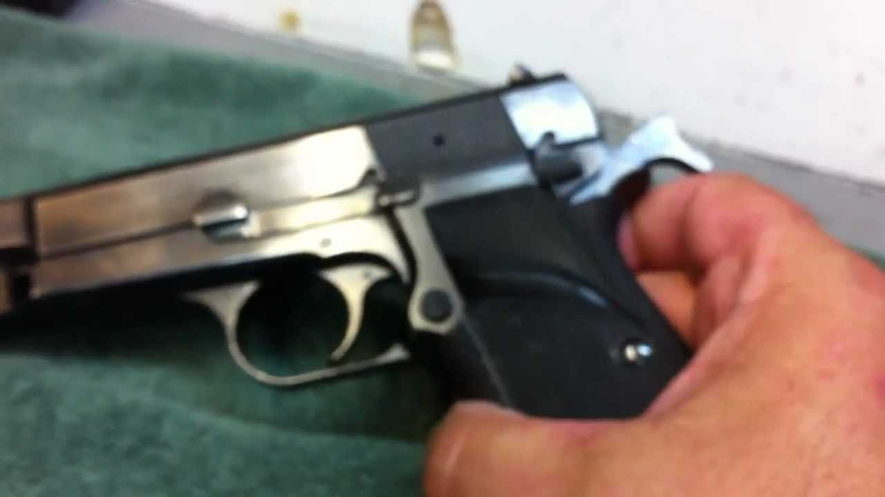 Как снять отсоединение магазина у Browning Highpower