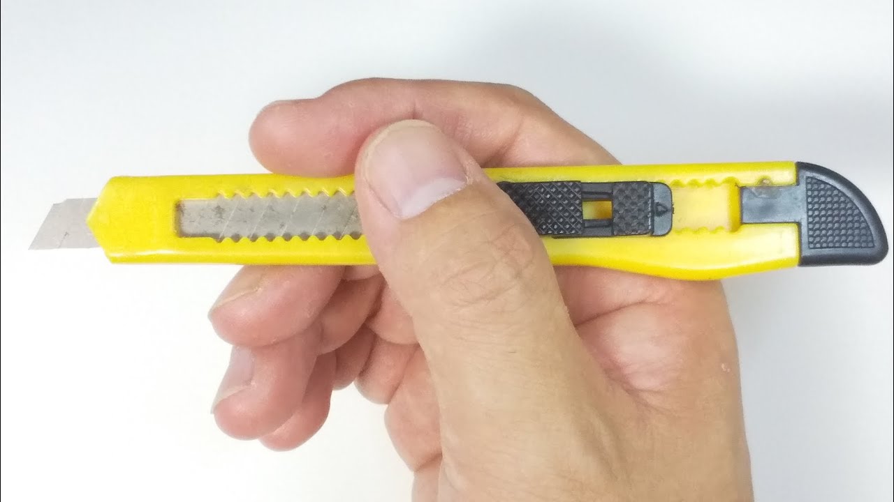 カッターの持ち方、使い方について説明しております。