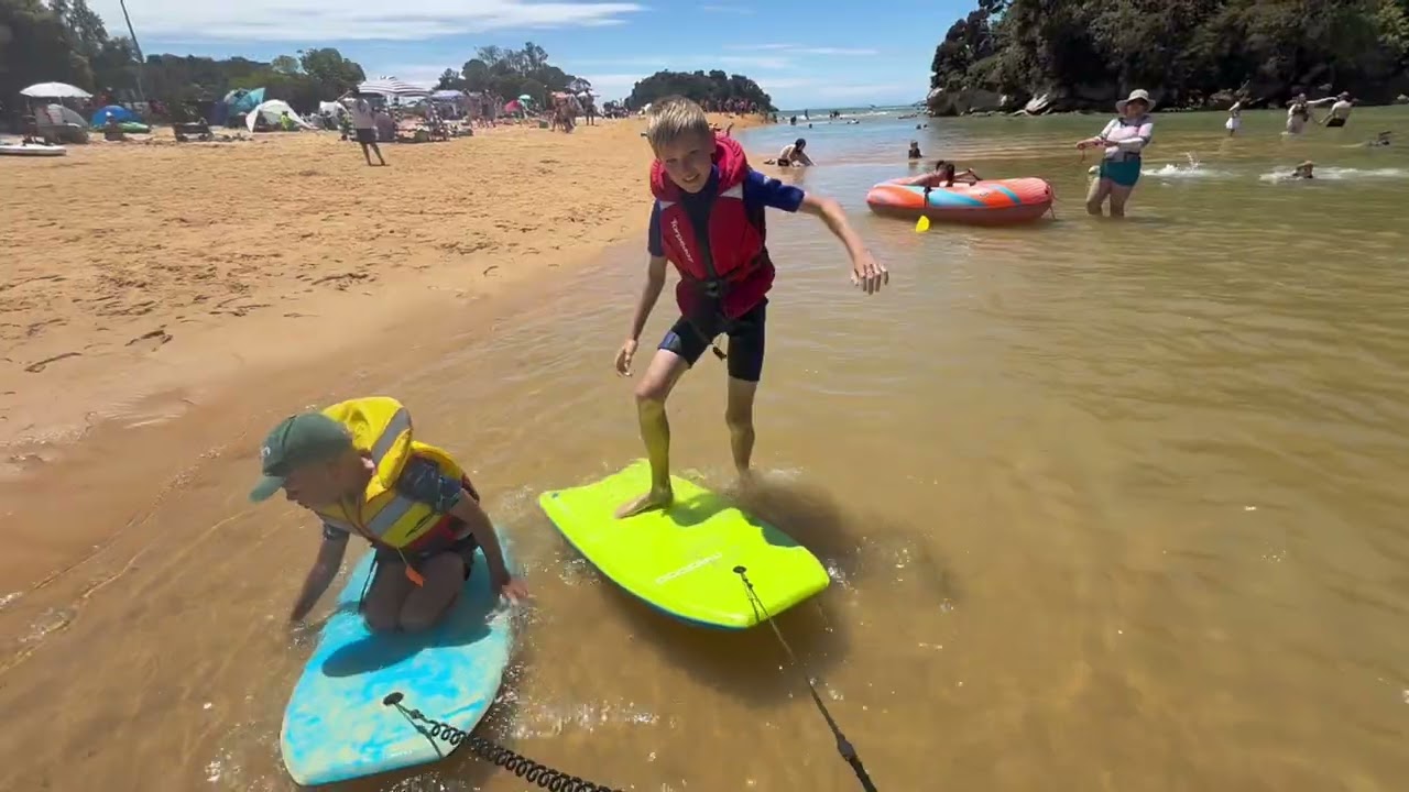 Golden Sand & Happy Kids - Kaiteriteri Beach 