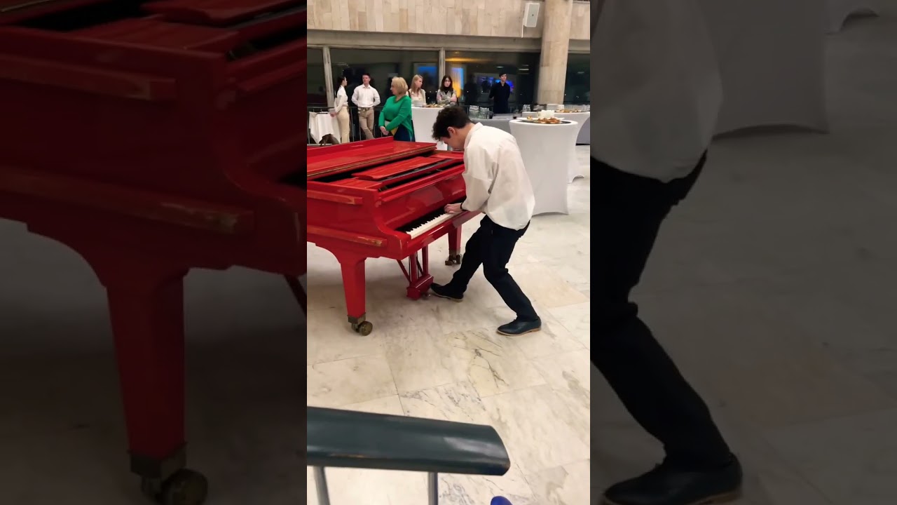 Узнали песню? 😍 #piano