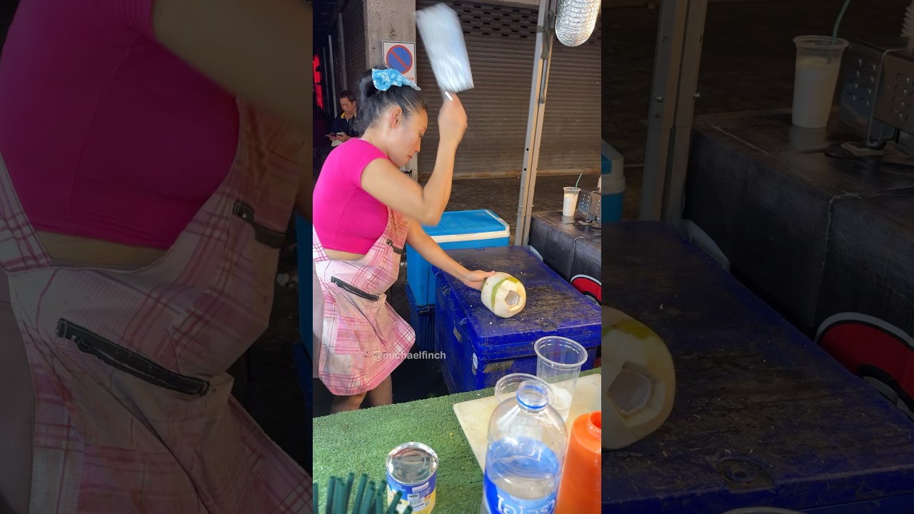 fresh coconut smoothie in thailand 🥥🌴street food bangkok