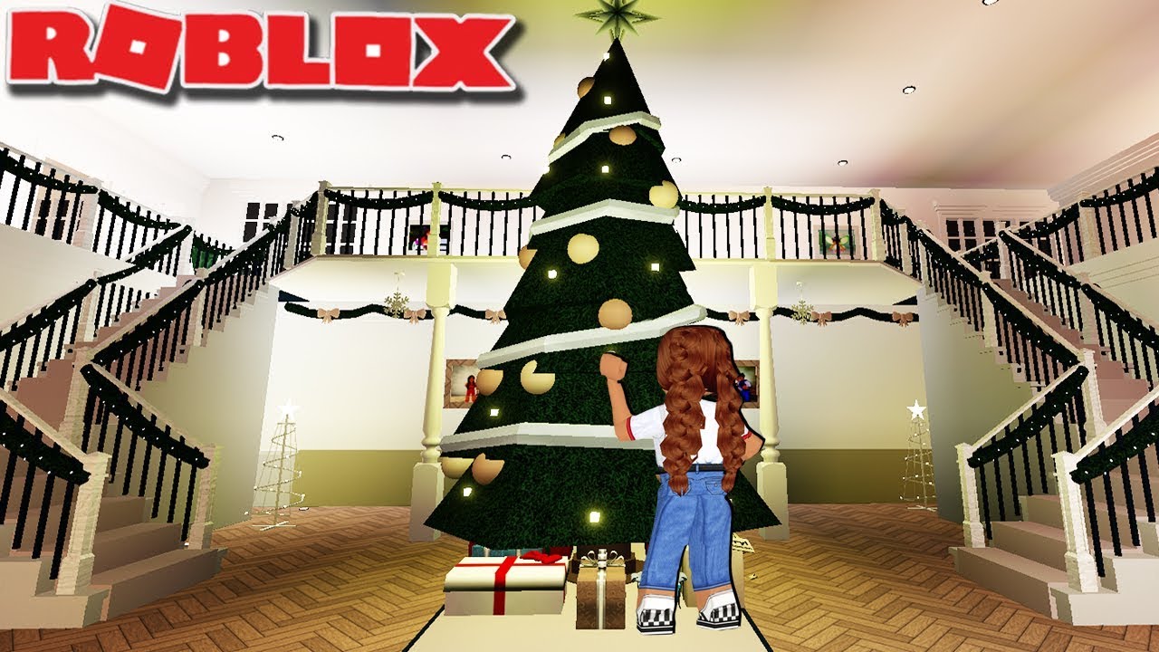 DECORATING MY FAMILY HOUSE FOR CHRISTMAS | Bloxburg