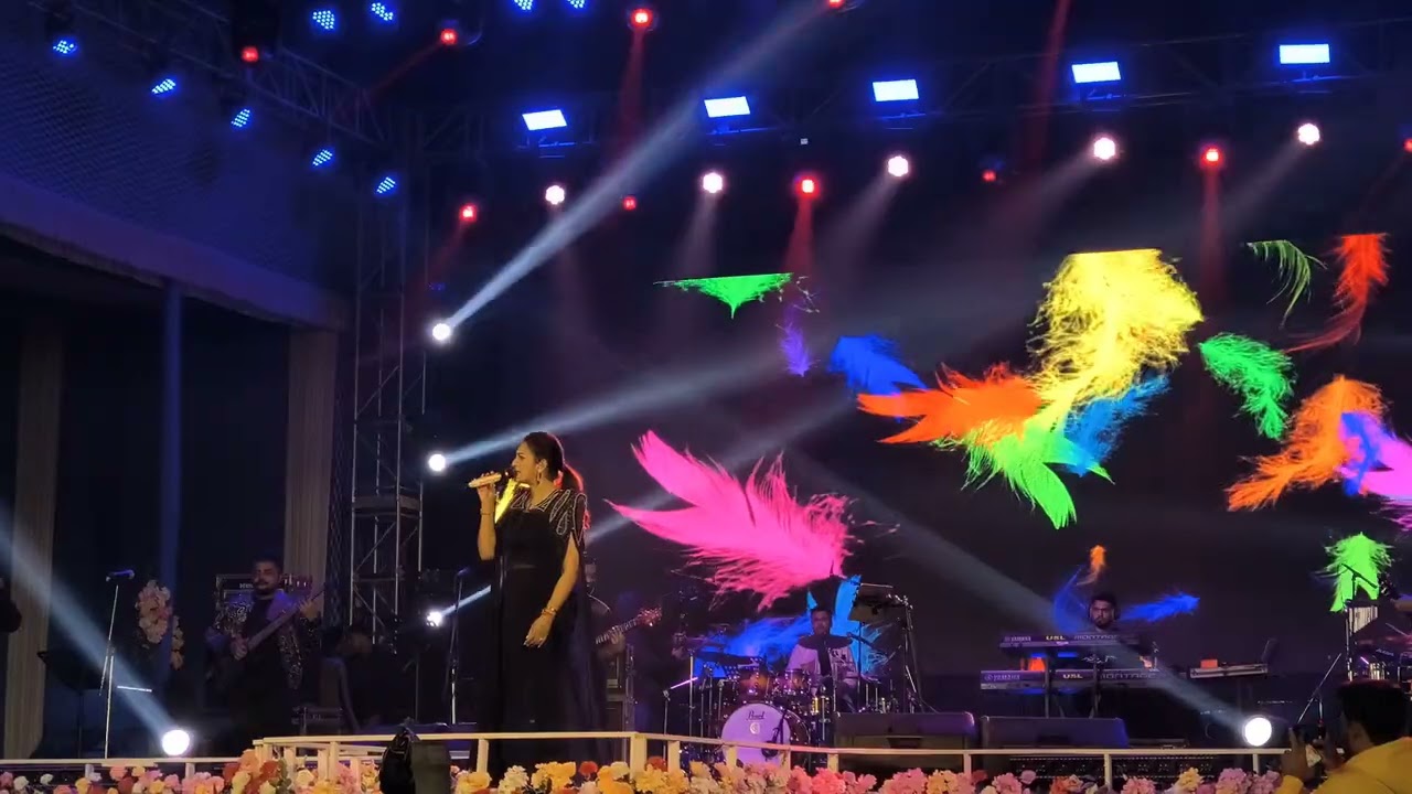 Rongila Rongila Re Mon.... Akriti Kakkar at Madhyamgram Poribesh Mela 2025😍😍#akritikakar 