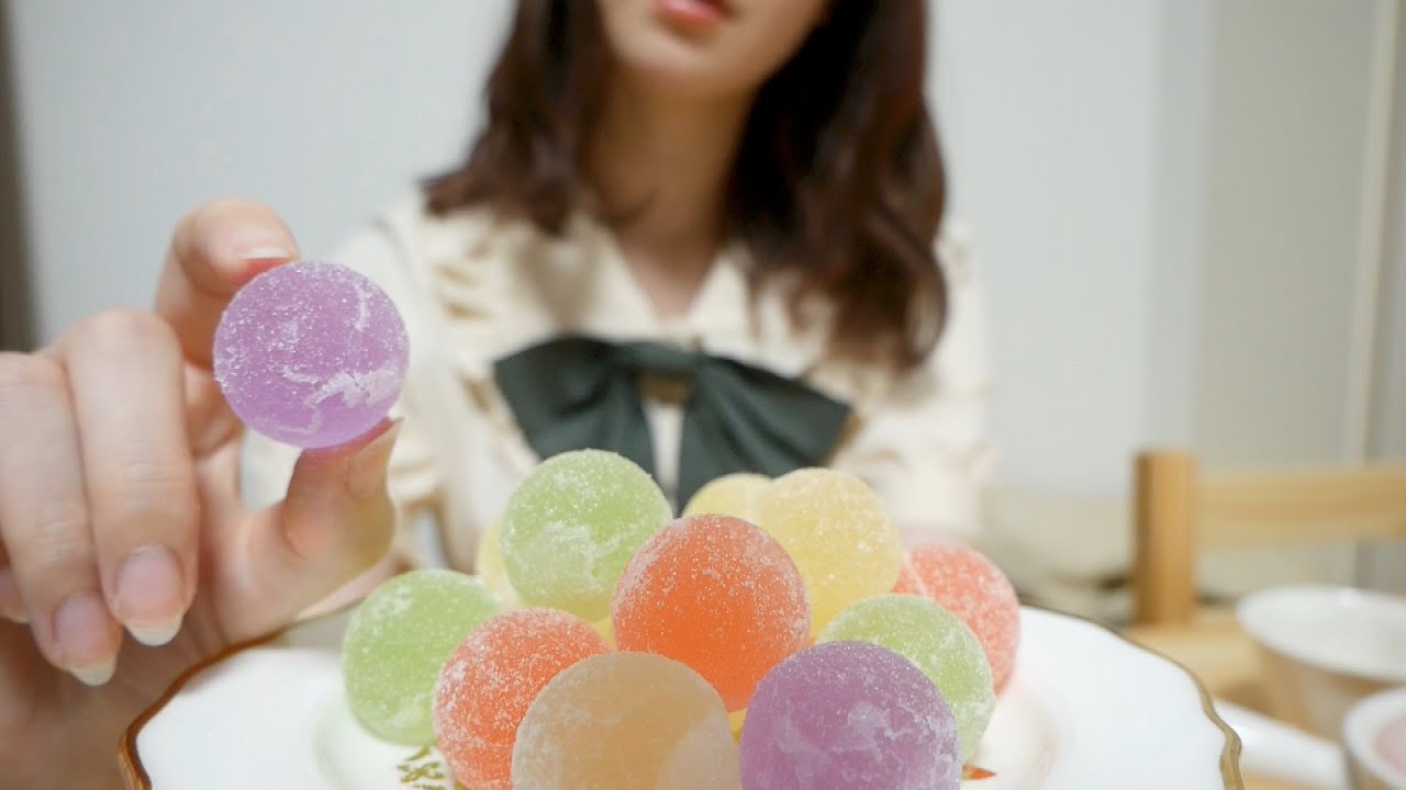 すりガラス越しに霞んだ色彩の向こうがわを覗く旅