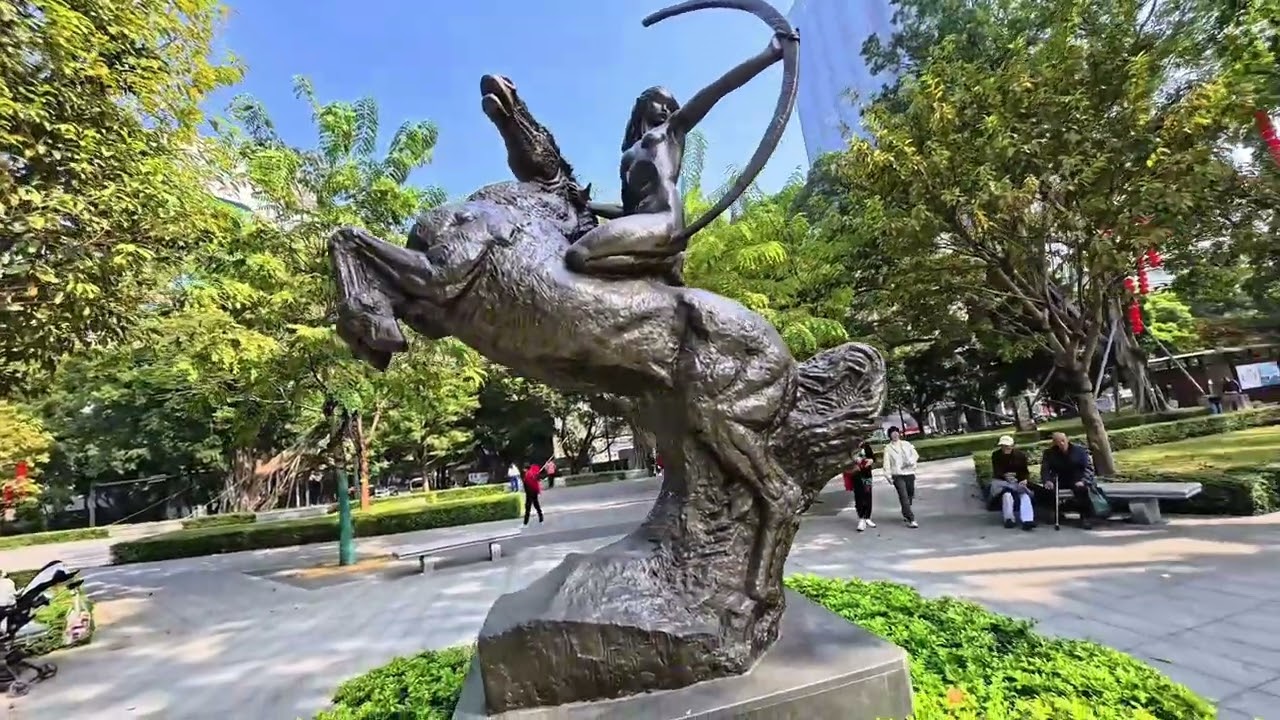 公園中的魯迅像