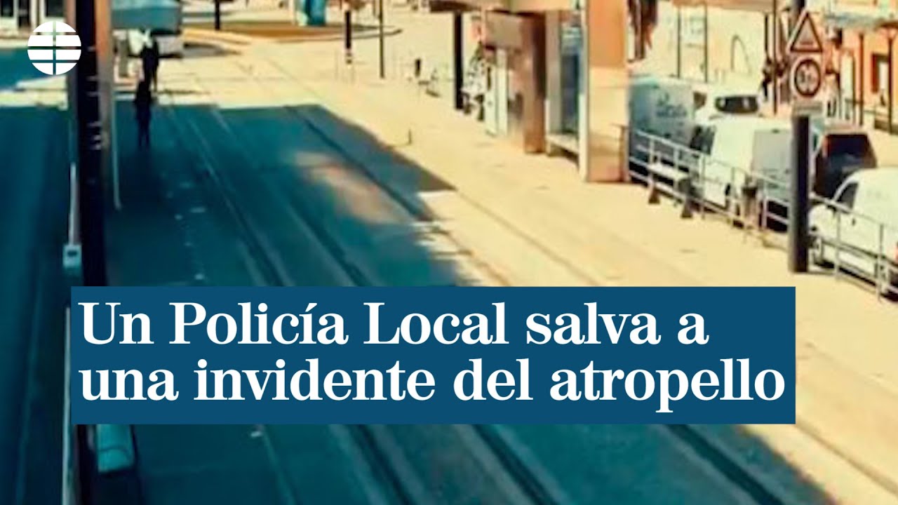 Un Policía Local de Granada salva a una invidente cuando el tranvía estaba a punto de atropellarla