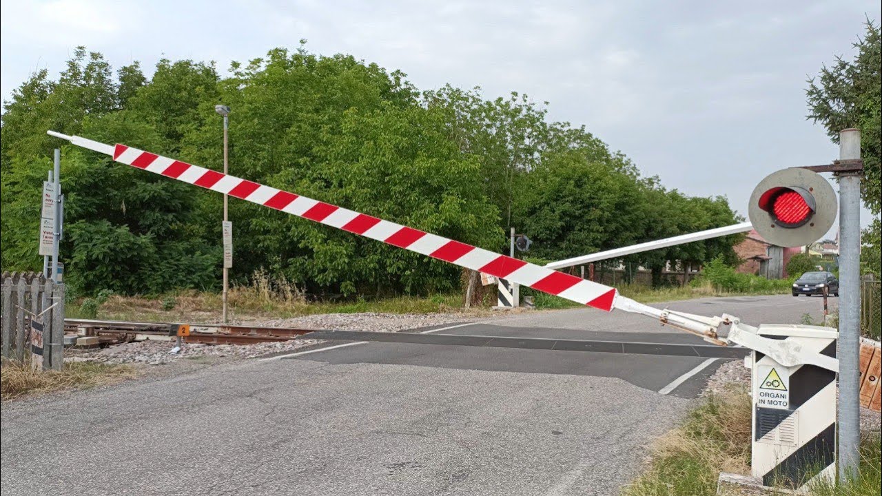 Passaggio a livello | Via Matteotti, Casalmaggiore (CR) | EmZe