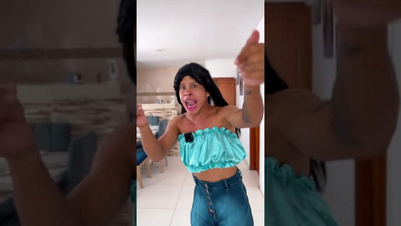LA MONA ABANDONA A SU HIJO