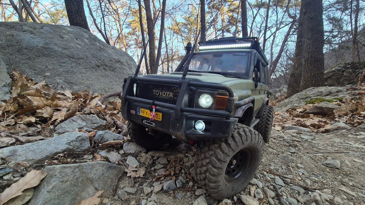RGT 1/10 ex86190  LC76 mountain rock crawling(2.2 130mm tires)
