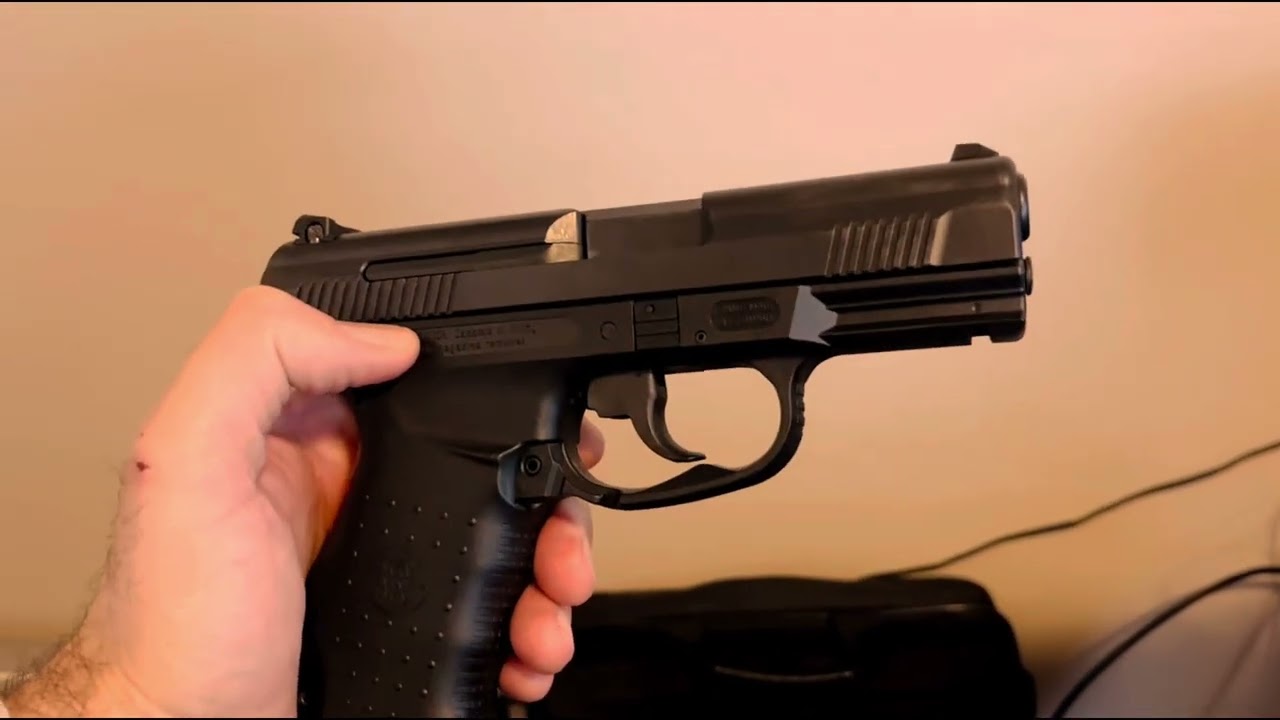 Smith & Wesson SW-99 калибра 9 мм
