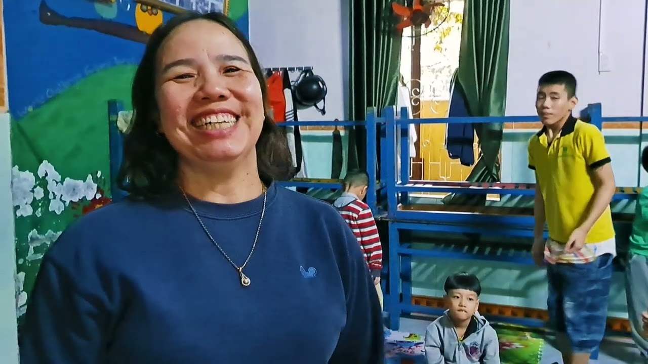 Nhóm thiện nguyện  Từ Tâm  gồm 10 chị phát tâm nấu  120  phần cơm trường khuyết tật chùa Long Thọ 