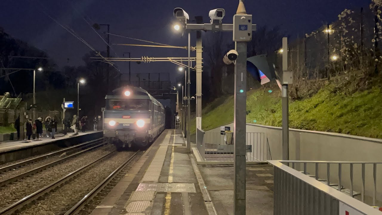 Transilien-P Z20500 et CMR Corail BB67400 en gare de Trilport