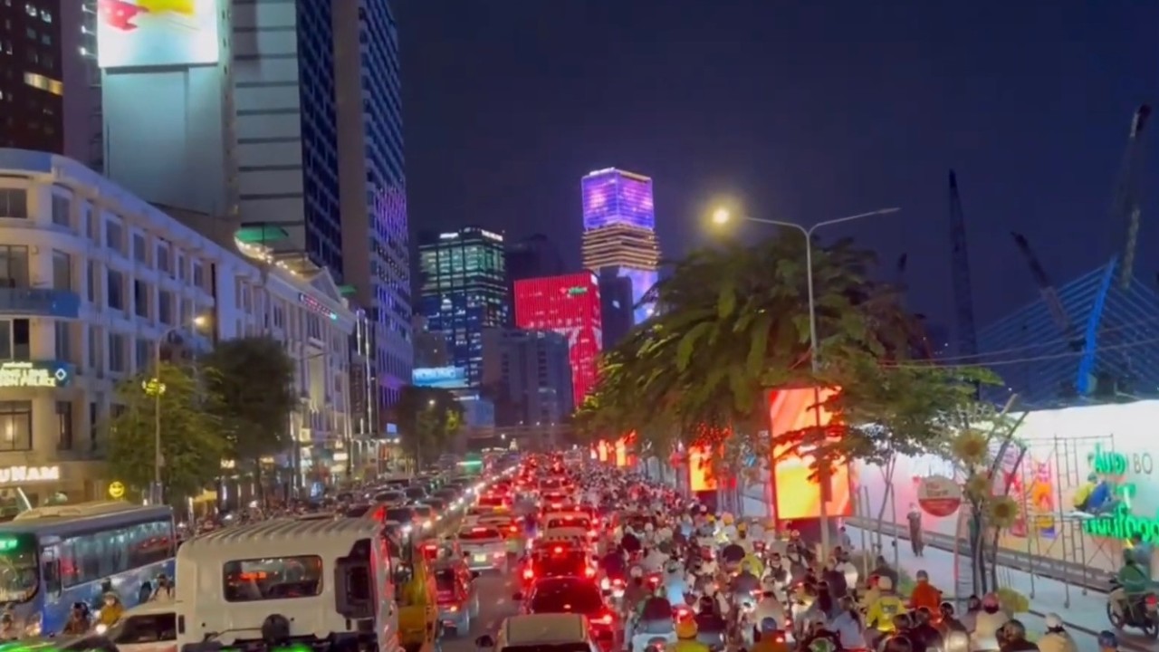 Saigon Night Tour on a Double Decker Bus  A Completely Different View of Ho Chi Minh City