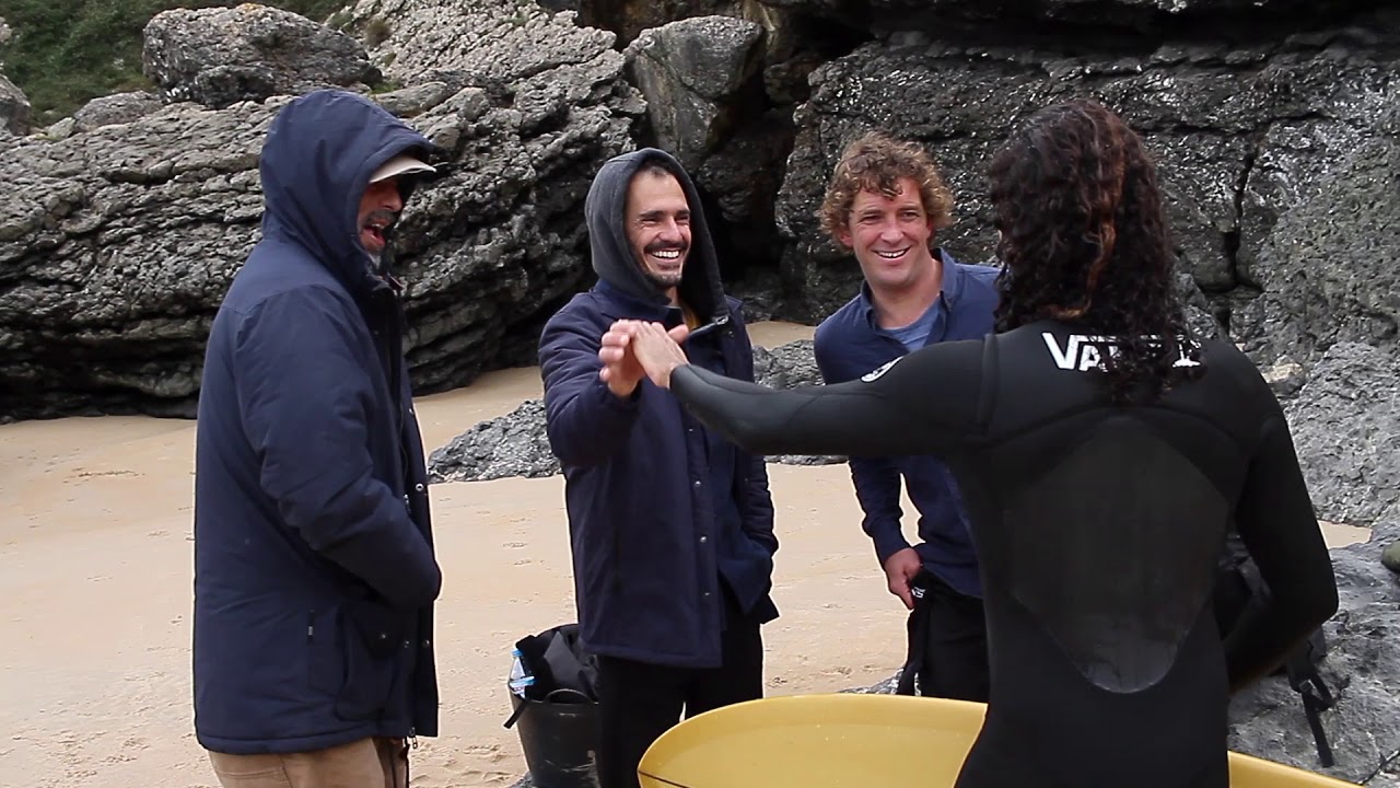 BERRIA SURF CAMP ACOGE UN TEST DE TABLAS DE SURF Y QUILLAS DE LA MARCA DEFLOW.