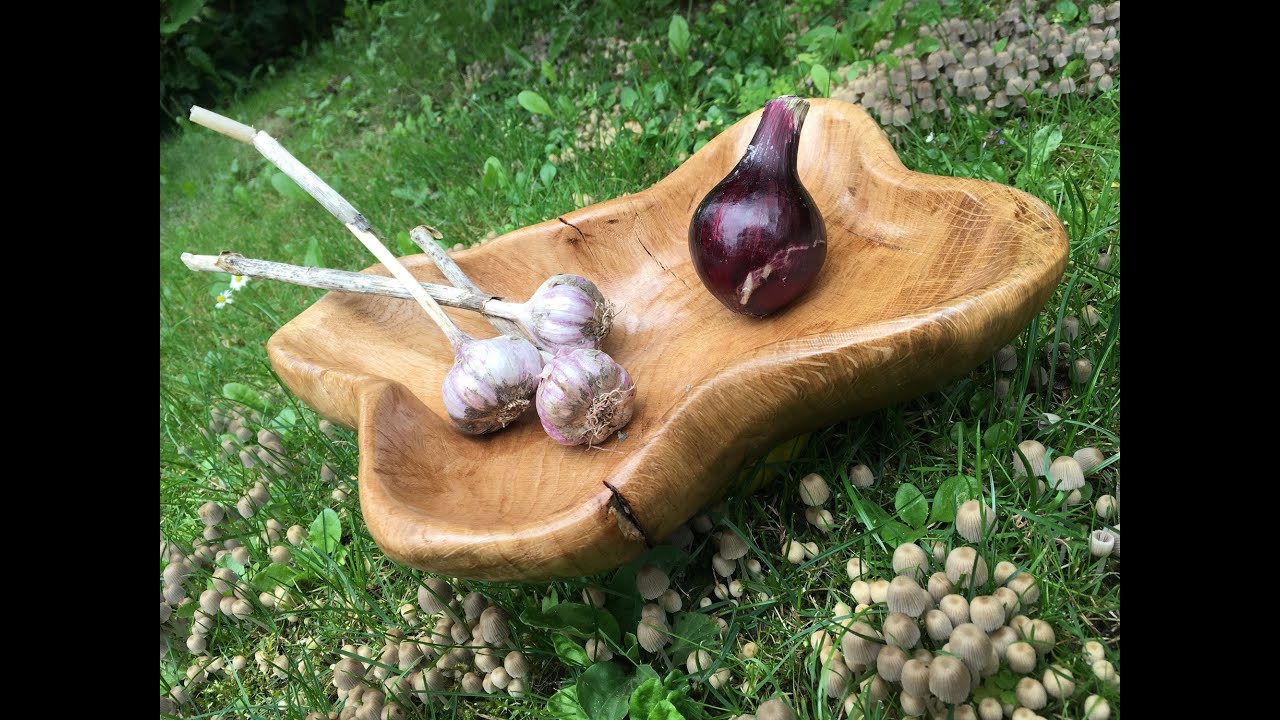 Wooden bowl carved with an angle grinder
