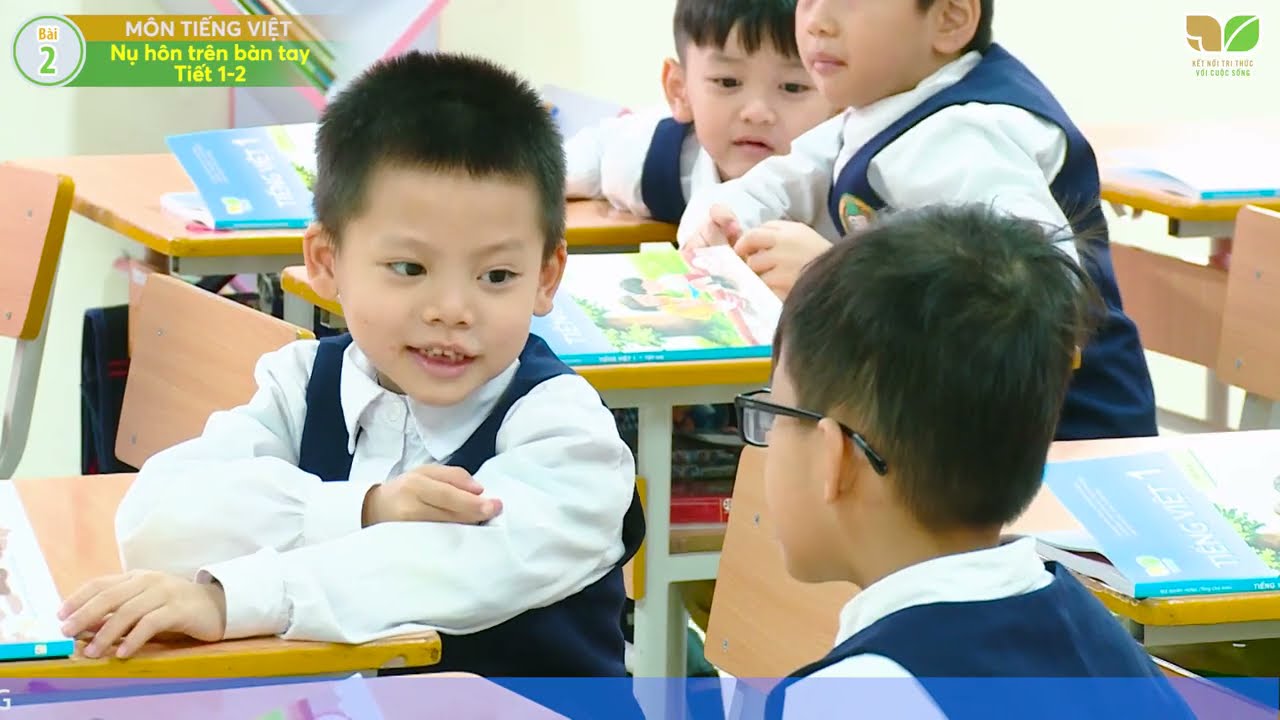 Giờ học Tiếng Việt 1 tập Hai bộ sách Kết nối tri thức với cuộc sống -  Bài Nụ hôn trên bàn tay 10 02