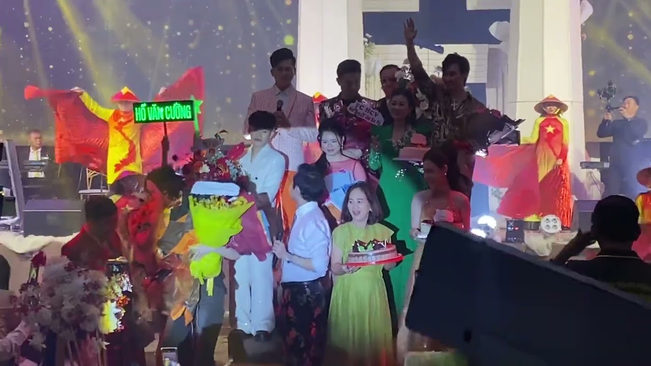 HỒ VĂN CƯỜNG 🥰 CHỤP ẢNH VỚI FAN HÂM MỘ QUÁ DỄ THƯƠNG 🤪