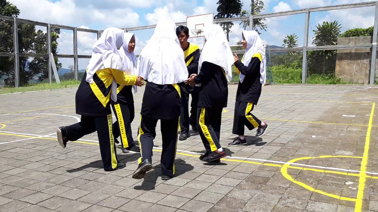 Yel-yel kelompok kapulaga PMR kelas X SMA Negeri 1 Paninggaran 2018/2019
