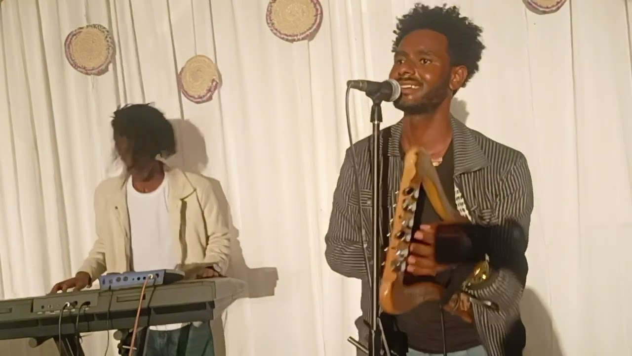 ድምፃዊ ይብራህ ኣረጋይ ምስ ቆሉዑ ኣሸንዳ ዝገርም  ክእለት