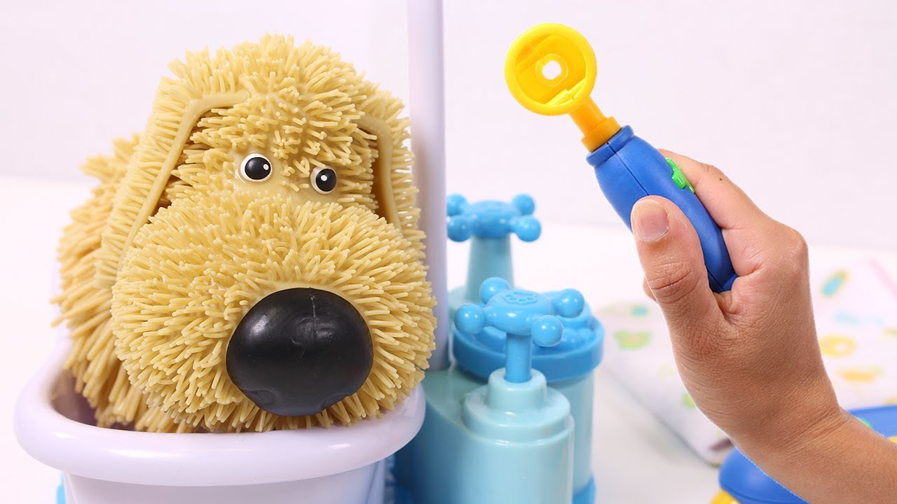 🐶 SOGGY DOGGY 🐶 Soggy tiene pulgas y vamos a curarlo | Juegos y Juguetes para niños