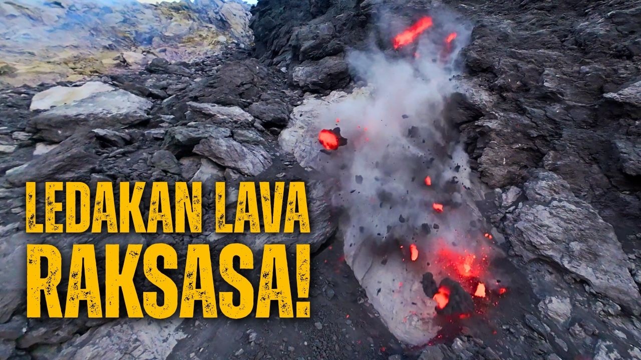 SUPER BRUTAL! MASSIVE LAVA EXPLOSION ON MERAPI! GLOWING ROCKS FLY EVERYWHERE!