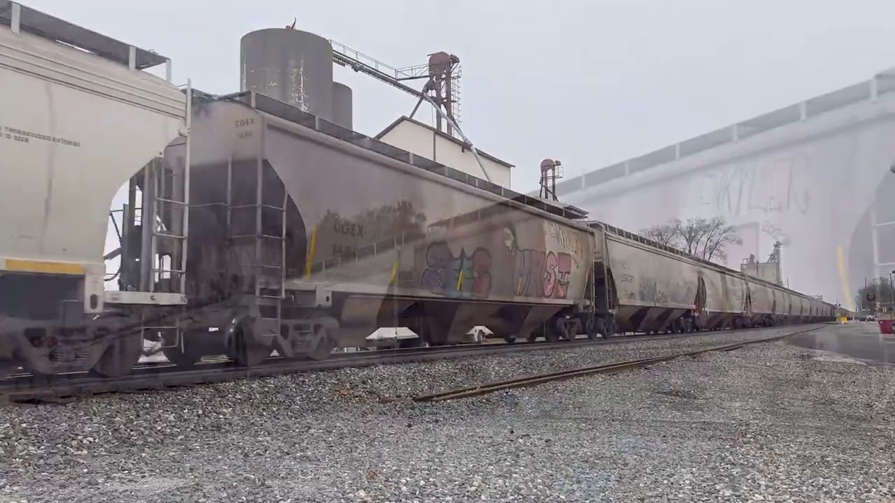 Norfolk Southern 40N Loaded Grain Charges East on the Chicago District 
