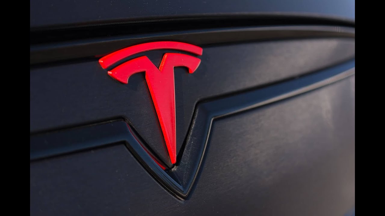 Tesla (TSLA) am 06.02.2026: Leichter Rückgang auf 348,58 € um 19:52 Uhr