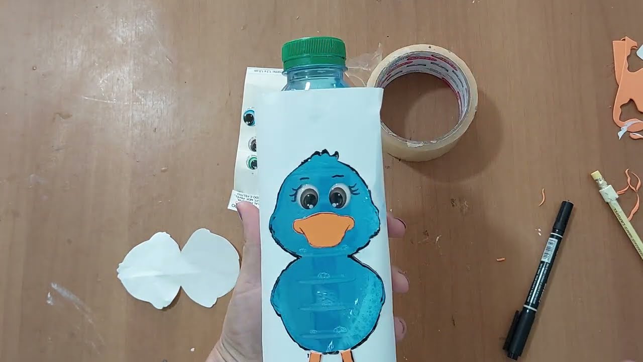 Passo a passo PATINHO COLORIDO NA GARRAFINHA.